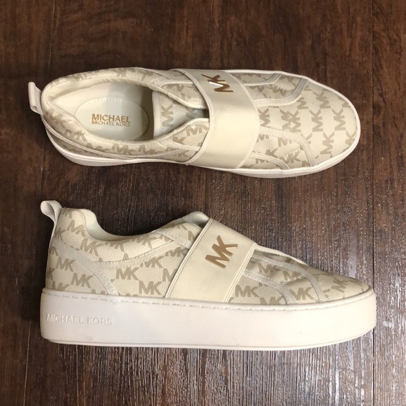 Michael Kors Sneakers - Picture 3 of 6